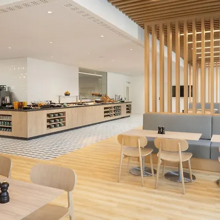 Express & By Ihg Hotel Sion