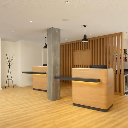 호텔 Express & By Ihg 3*