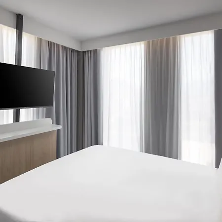 Express & By Ihg 3*