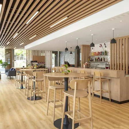 Express & By Ihg Hotel *