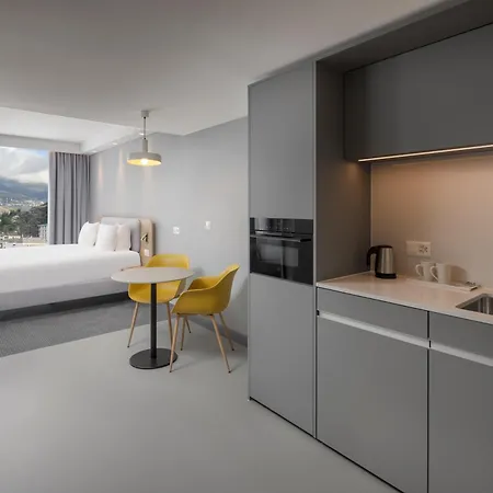 Express & By Ihg *