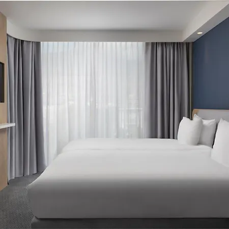 Express & By Ihg *