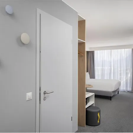 Express & By Ihg Sion