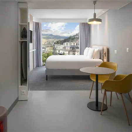 Express & By Ihg Hotel Sion