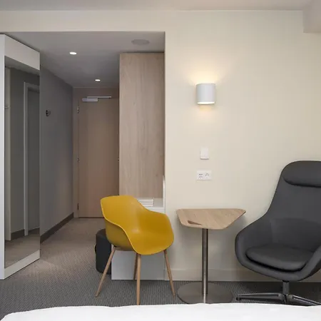 Express & By Ihg 3* Sion
