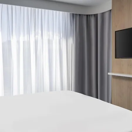 Express & By Ihg Hotel Sion