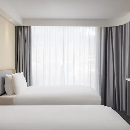 Express & By Ihg Hotel Sion