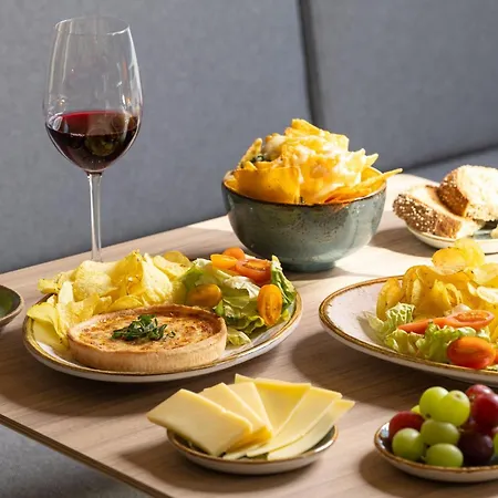 Express & By Ihg 3* Sion