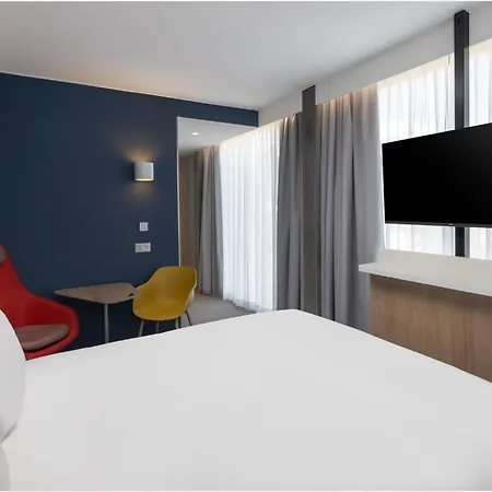 Express & By Ihg Hotel 3*