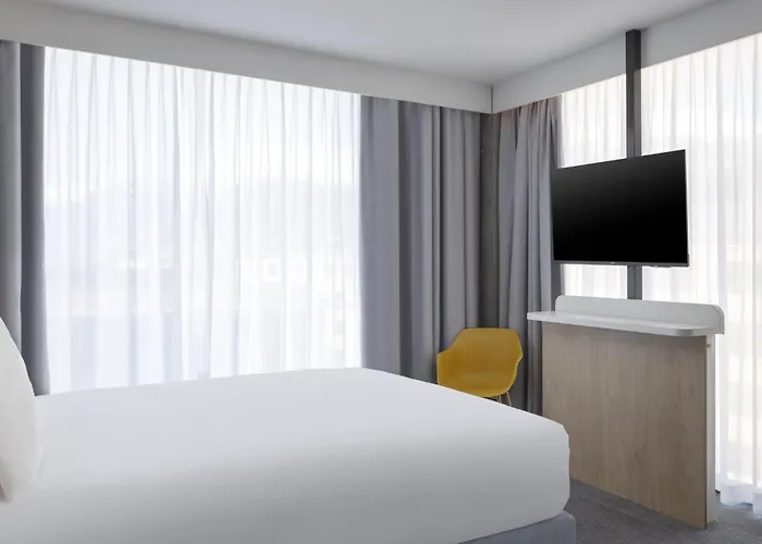Ξενοδοχείο Express & By Ihg 3*