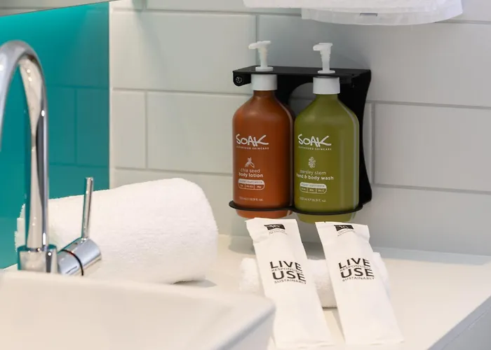 Hotell Express & By Ihg