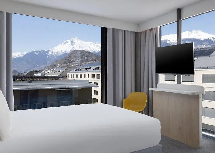 Express & By Ihg Hotel *