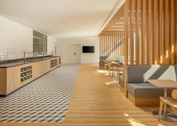 Express & By Ihg Sion