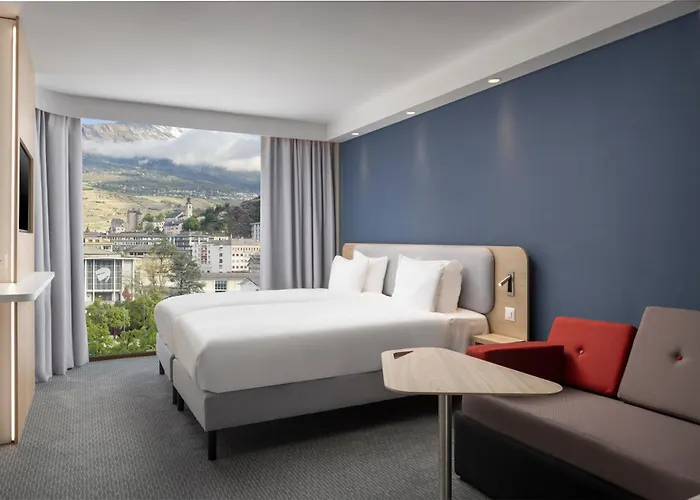 Express & By Ihg