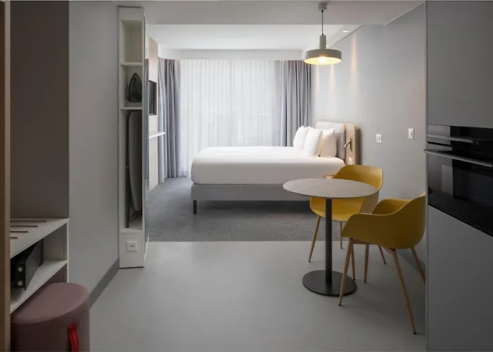 Express & By Ihg