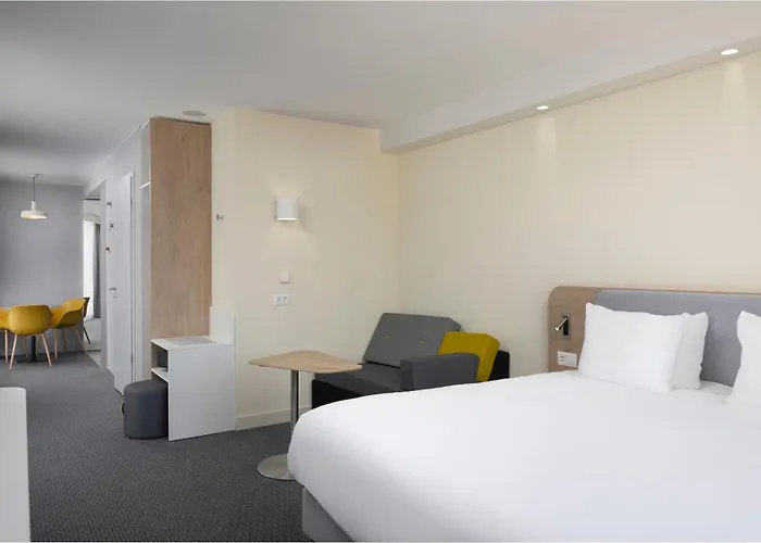 Hotel Express & By Ihg