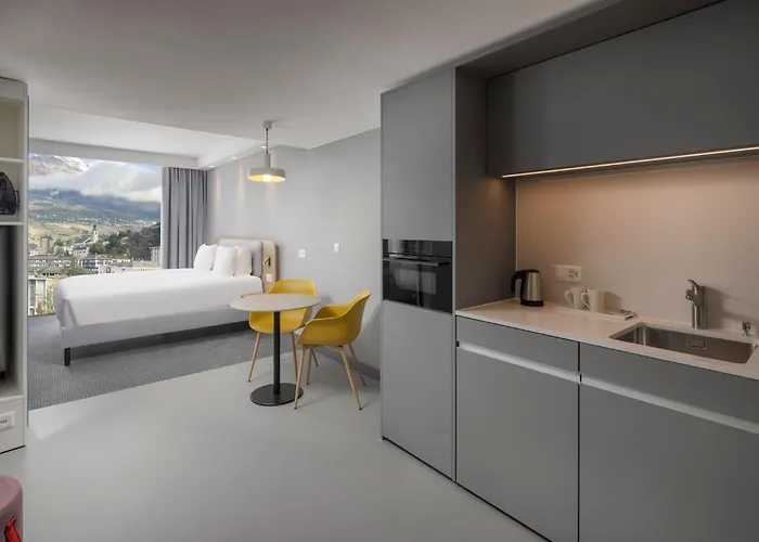 Express & By Ihg 3*