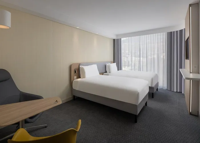 Express & By Ihg 3*