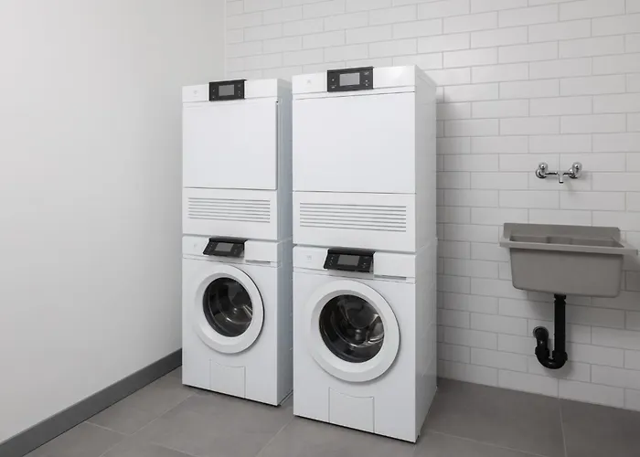 Hotell Express & By Ihg