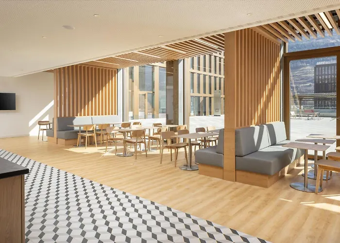 Express & By Ihg * Sion