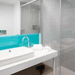 מלון Express & By Ihg
