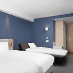 Express & By Ihg מלון