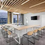 Express & By Ihg מלון
