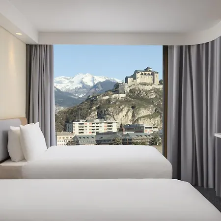 Express & By Ihg Sion
