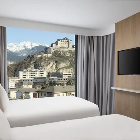 Express & By Ihg