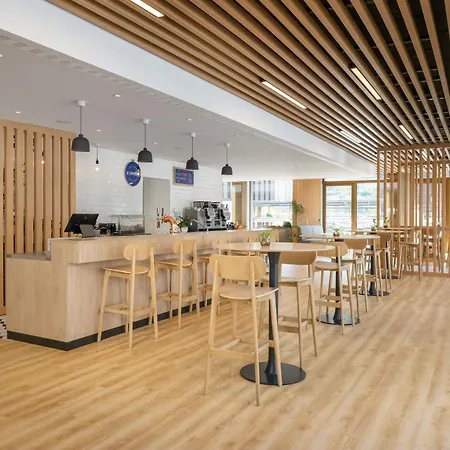 Express & By Ihg 酒店