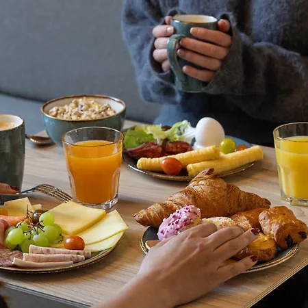 Otel Express & By Ihg Sion